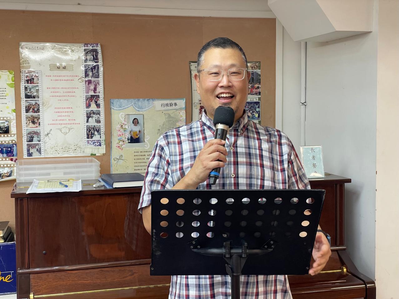 康源熙牧師說：「當我們學會過一種依賴禱告的生活，將耶穌邀入每一個片刻，就能在生命歷程中，驚嘆祂的作為！」