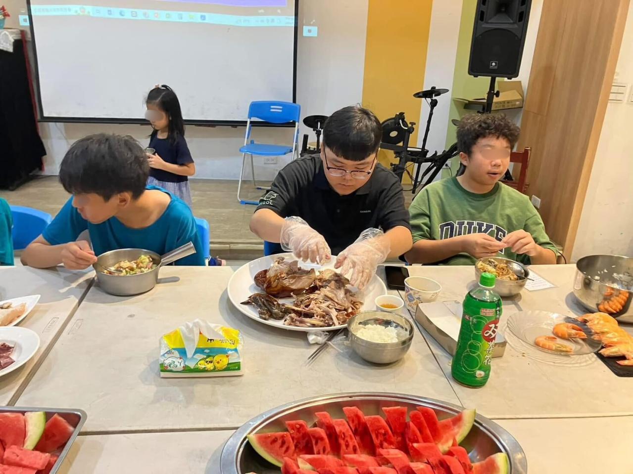 子恩的擺盤講究味道出色，讓大家宛如置身餐廳